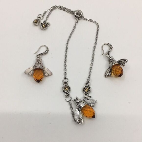 NEW Dainty Silver Tone Honey Bee Chain Bracelet and Earrings - Picture 1 of 13